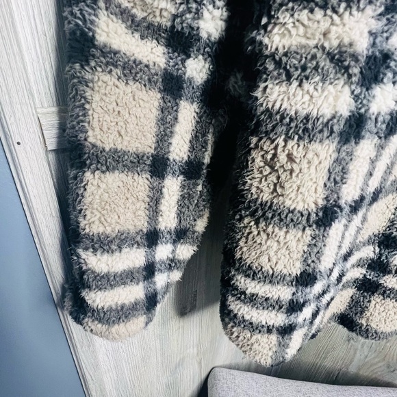 Koolaburra Fleece Quarter Zip Pullover - Picture 3 of 5